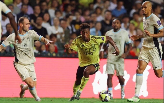 النصر يتخطى الاتحاد بعشرة لاعبين ويتأهل لنهائي كأس السوبر السعودي