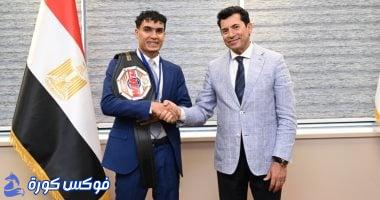 وزير الرياضة يكرم بطل الكيك بوكس محمد راتب بعد انضمامه لمنتخب مصر